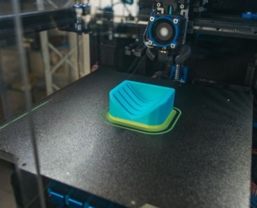 Wybór idealnej drukarki 3D dla początkujących entuzjastów elektroniki