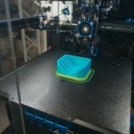 Wybór idealnej drukarki 3D dla początkujących entuzjastów elektroniki